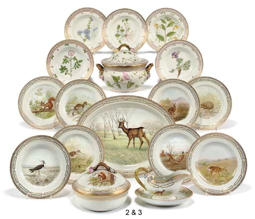 A ROYAL COPENHAGEN 'FAUNA DANICA' PART DINNER SERVICE