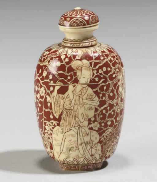 A Japanese stained ivory snuff bottle, 19th Century