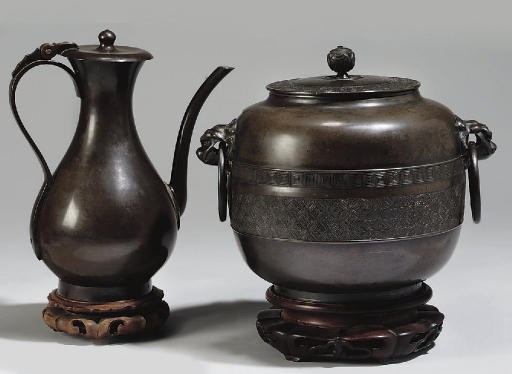 A Japanese bronze jar and cover, 19th century