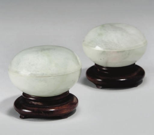 A pair of Chinese jadeite circular boxes and covers