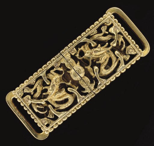 A Chinese gilt-bronze interlocked two-section buckle and hook, 18th century