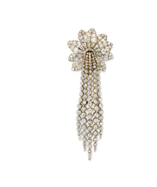 AN ANTIQUE DIAMOND BROOCH