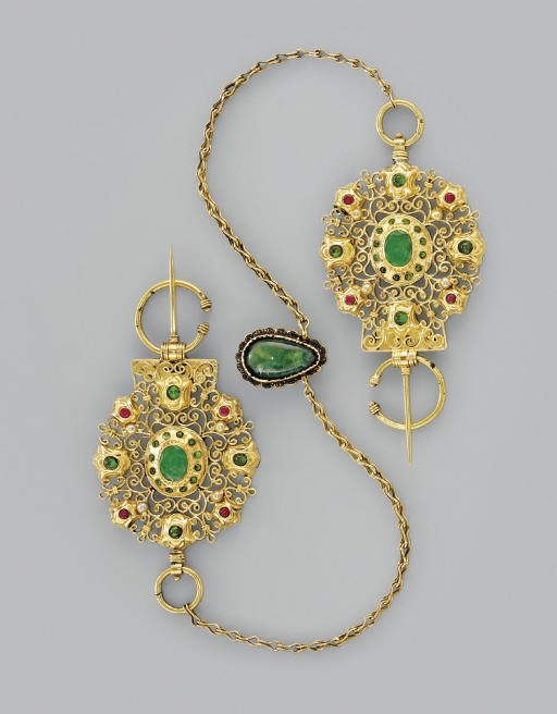 A PAIR OF MOROCCAN GEMSET GOLD FIBULAE (KHALLALAT)