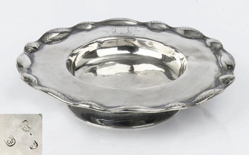 A circular plate on high stand
