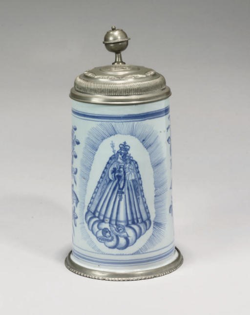 A GERMAN FAYENCE BLUE AND WHITE PEWTER-MOUNTED CYLINDRICAL TANKARD (WALZENKRUG)