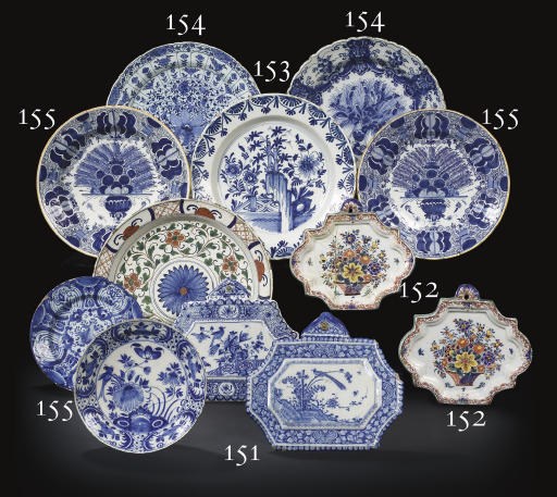 DEUX PLAQUES EN FAIENCE DE DELFT DU XVIIIEME SIECLE