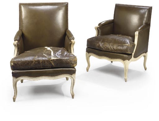 DEUX BERGERES A LA REINE DONT UNE D'EPOQUE LOUIS XV