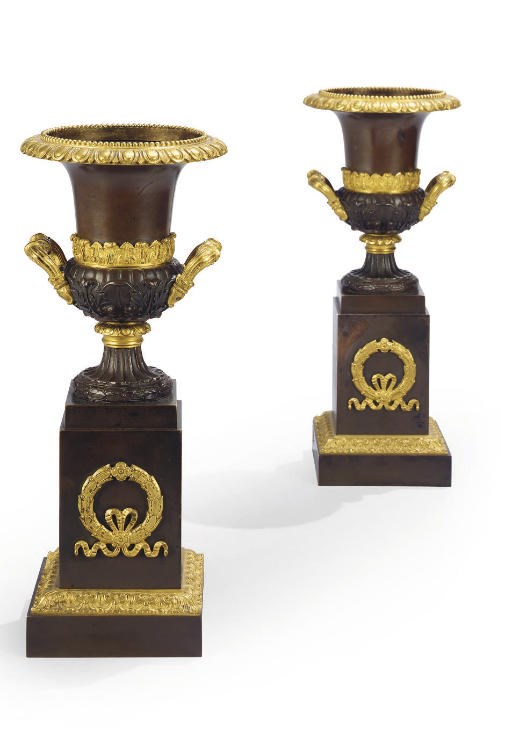 PAIRE D'URNES D'EPOQUE RESTAURATION