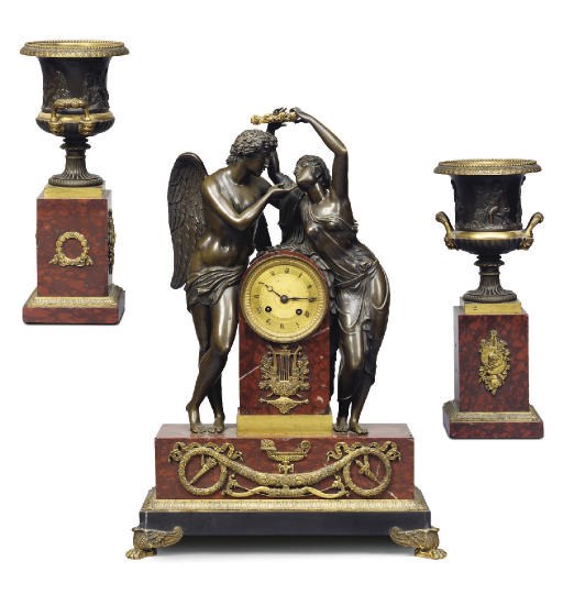 GARNITURE DE CHEMINEE DE STYLE LOUIS XVI