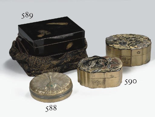 A Japanese small lacquer incense box and cover, kogo