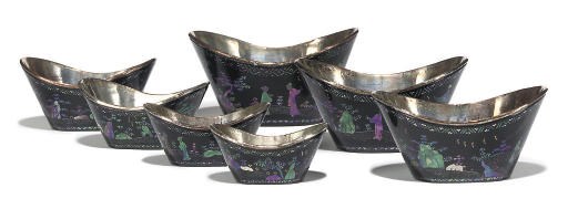 A CHINESE LAC BURGAUTÉ GRADUATED SET OF INGOT-SHAPED DISHES