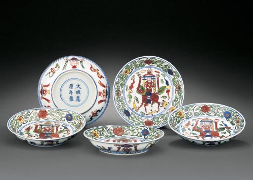 A VERY RARE SET OF FIVE LATE MING WUCAI DISHES