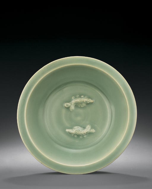 A RARE LONGQUAN CELADON 'TWIN-FISH' DISH
