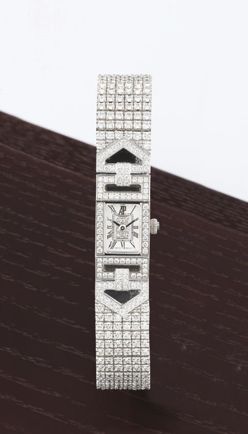 AUDEMARS PIGUET. A FINE AND ELEGANT ART DECO STYLE LADY'S 18K WHITE GOLD FULL DIAMOND-SET WRISTWATCH WITH BRACELET