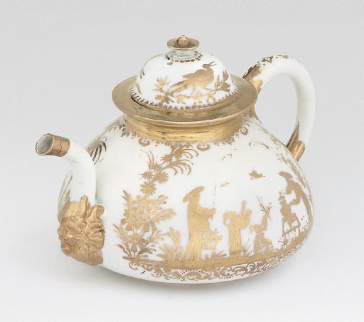 A MEISSEN GOLDCHINESEN SQUAT BALUSTER TEAPOT AND COVER