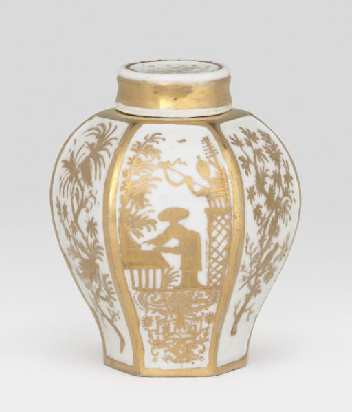 A MEISSEN GOLDCHINESEN HEXAGONAL TEACADDY AND COVER