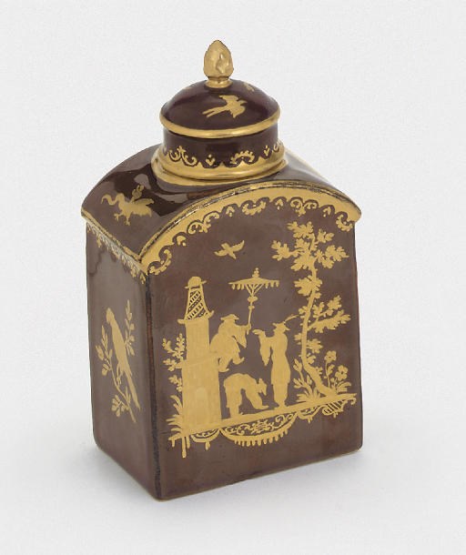 A MEISSEN GOLDCHINESEN ARCHED RECTANGULAR TEACADDY AND COVER