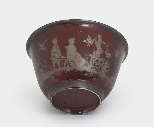 A HAUSMALEREI SILBERCHINESEN BROWN-GLAZED TEABOWL