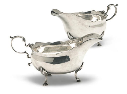 A PAIR OF GEORGE III SILVER SAUCE BOATS,