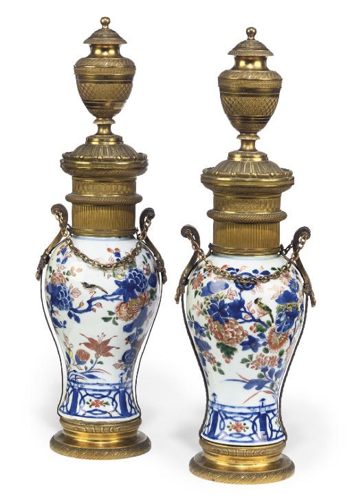 A PAIR OF RESTAURATION CHINESE IMARI PORCELAIN AND ORMOLU MOUNTED VASES