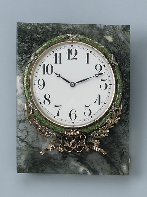 AN ANTIQUE RUSSIAN MOSS AGATE TABLE CLOCK