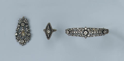 AN ANTIQUE DIAMOND BANGLE, PENDANT AND RING