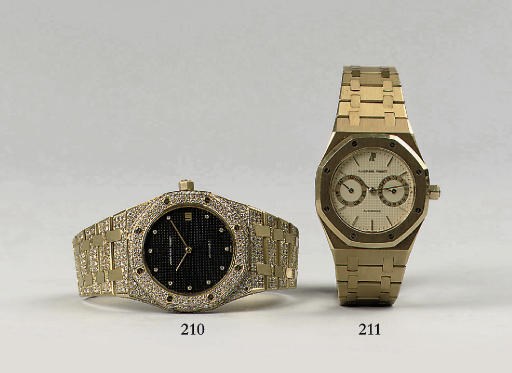 AN 18K GOLD TONNEAU-SHAPED AUTOMATIC WRISTWATCH WITH DAY, DATE AND SWEEP CENTRE SECONDS, BY AUDEMARS PIGUET