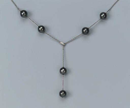 A SOUTH SEA CULTURED PEARL AND DIAMOND NECKLACE