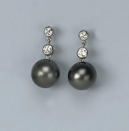 A PAIR OF SOUTH SEA CULTURED PEARL EARRINGS