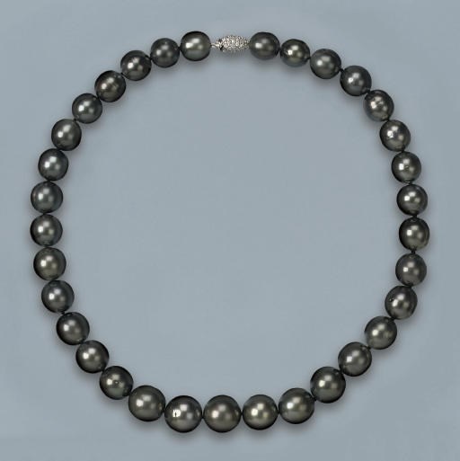 A SOUTH SEA CULTURED PEARL NECKLACE