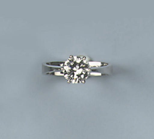 A DIAMOND SINGLE STONE RING