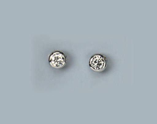 A PAIR OF DIAMOND SINGLE STONE EARSTUDS