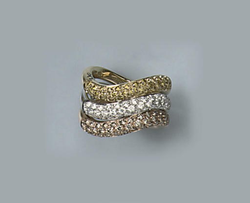 A DIAMOND AND COLOURED DIAMOND RING