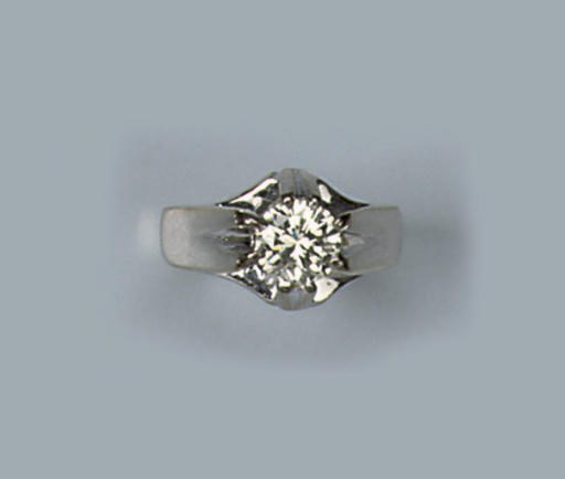 A DIAMOND SINGLE STONE RING