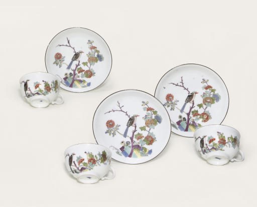 THREE MEISSEN KAKIEMON TEACUPS AND SAUCERS