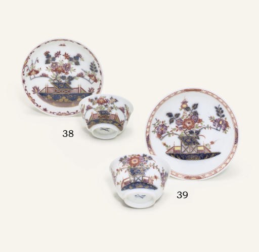 A MEISSEN TEABOWL AND SAUCER