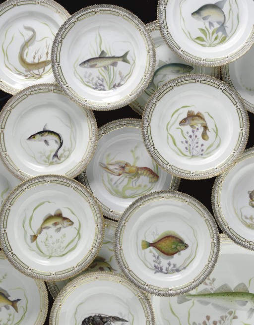 TWENTY-SIX ROYAL COPENHAGEN ICTHYOLOGICAL DINNER PLATES AND A PLATTER