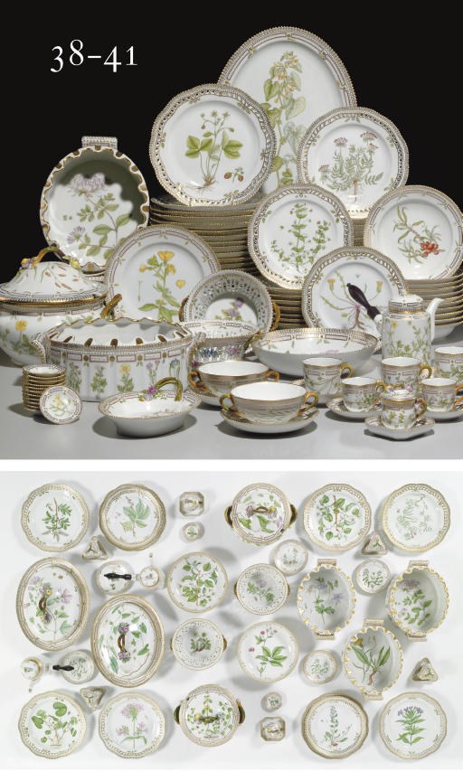 A ROYAL COPENHAGEN 'FLORA DANICA' PART DINNER SERVICE