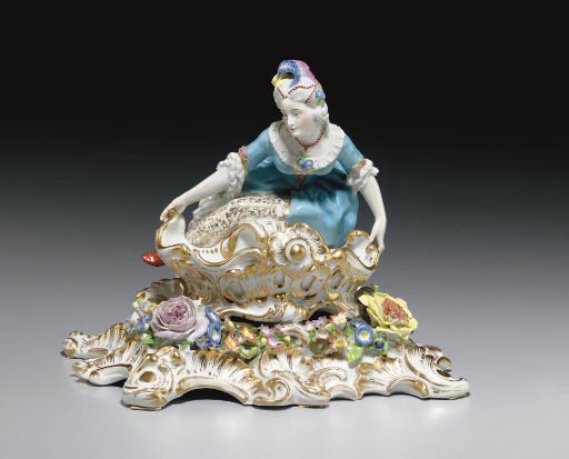 A VIENNA FIGURAL FLOWER-ENCRUSTED SWEETMEAT BOWL
