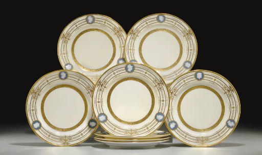 EIGHT MINTONS PATE-SUR-PATE SLATE-BLUE AND IVORY GROUND PLATES