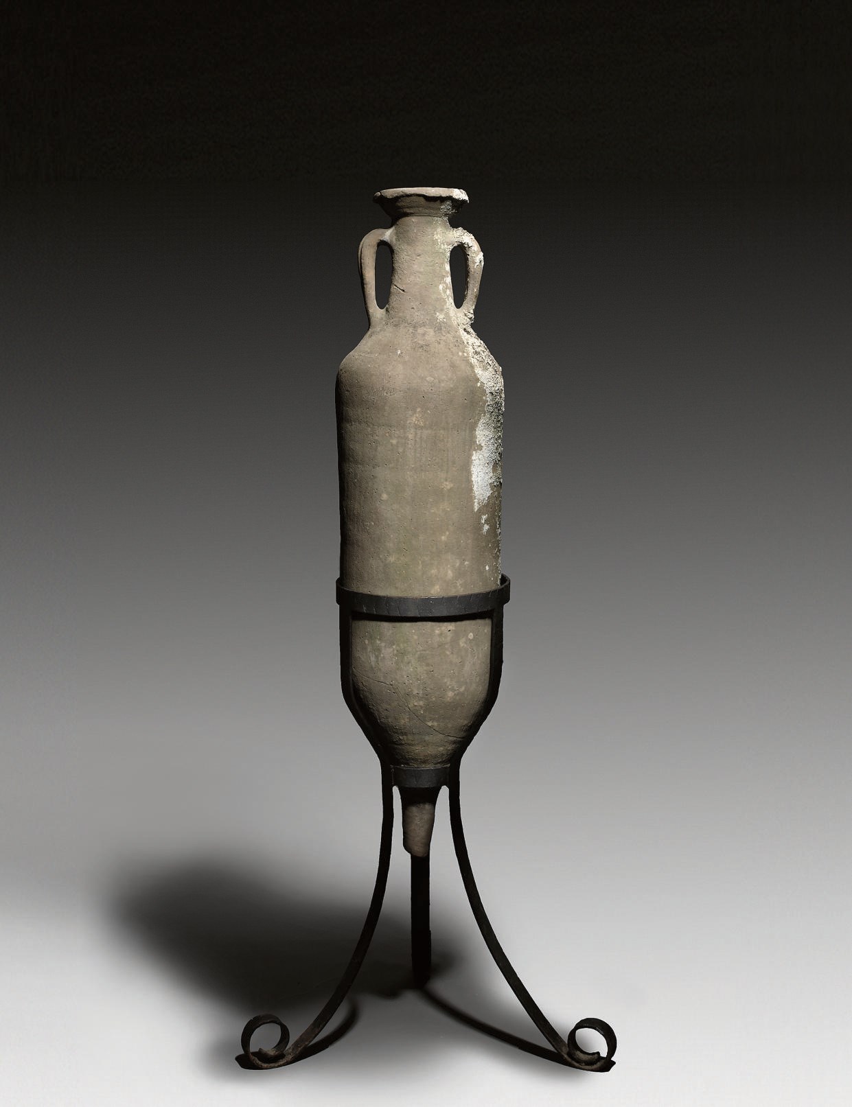 A ROMAN POTTERY AMPHORA