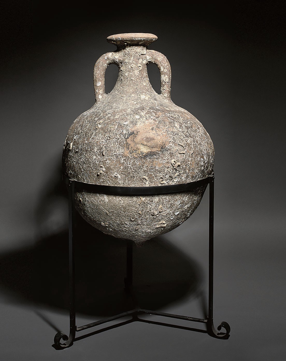AN EASTERN MEDITERRANEAN POTTERY AMPHORA