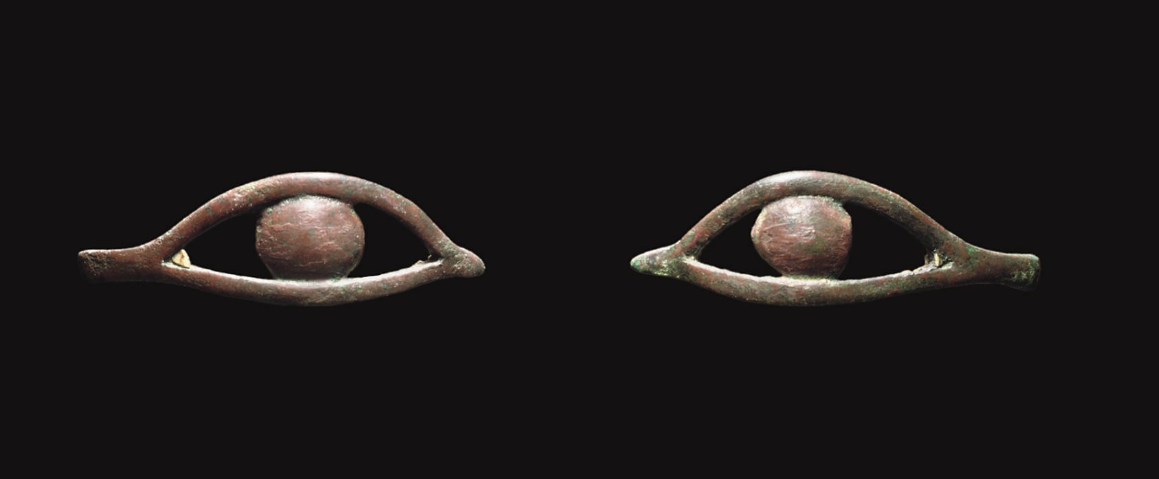 A PAIR OF EGYPTIAN BRONZE EYE INLAYS