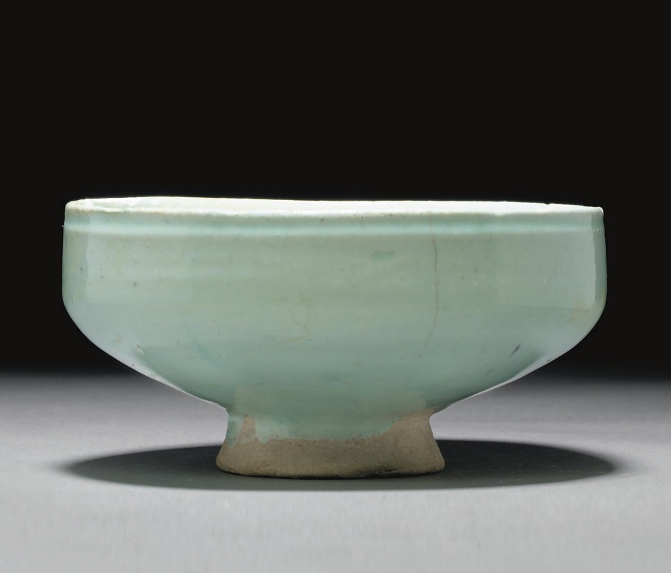 A TRANSPARENT GLAZED BOWL, IRAN, 12TH-13TH CENTURY