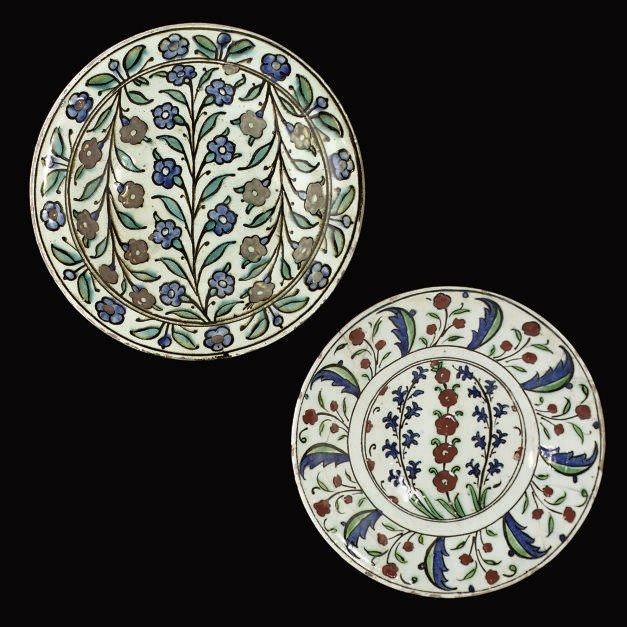 TWO OTTOMAN IZNIK DISHES, TURKEY, CIRCA 1700