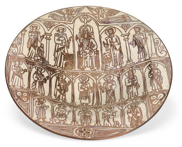 A LARGE LUSTREWARE CIRCULAR CHARGER