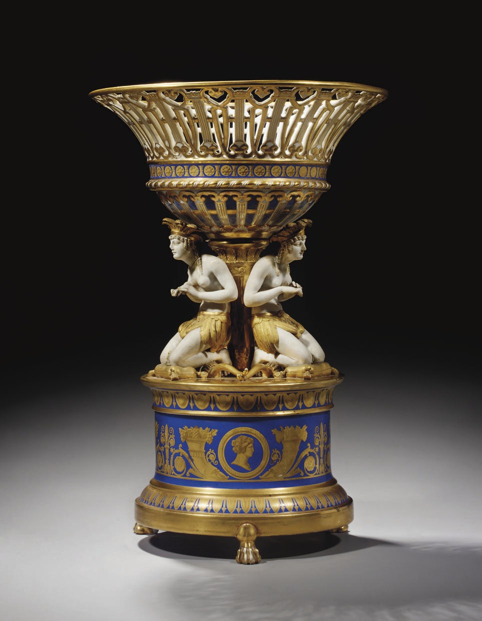 IMPORTANTE PARTIE DE SURTOUT DE TABLE EN PORCELAINE DE PARIS (NAST) DU DEBUT DU XIXEME SIECLE