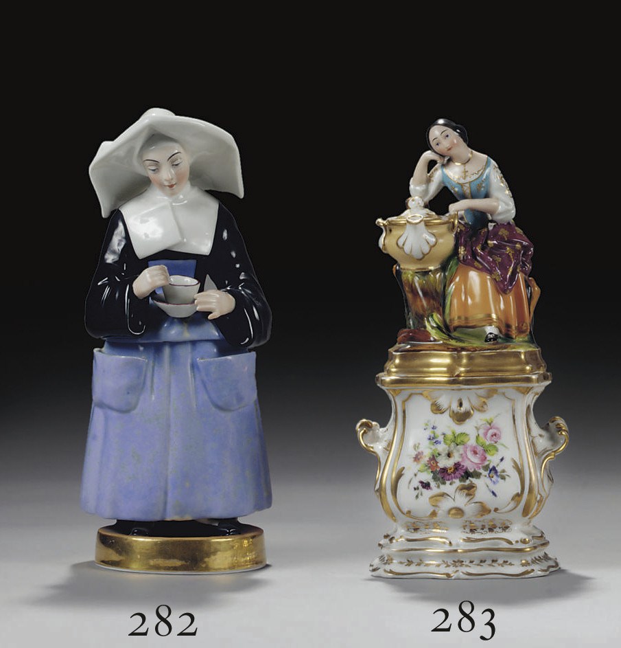 TISANIERE ANTHROPOMORPHE EN TROIS PARTIES EN PORCELAINE DE PARIS DU XIXEME SIECLE