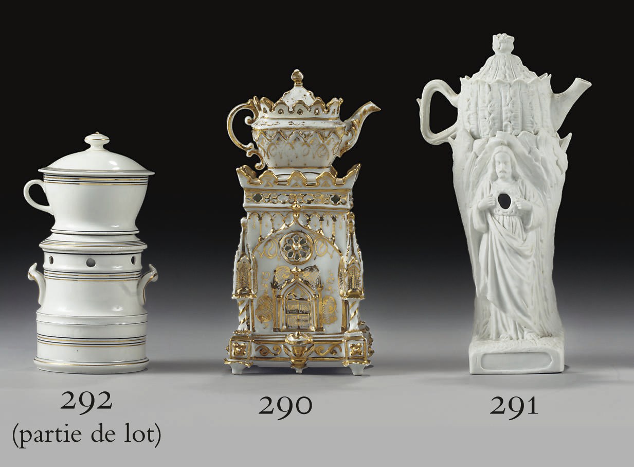 SIX TISANIERES EN TROIS OU QUATRE PARTIES ET DEUX RECIPIENTS EN PORCELAINE DU XIXEME SIECLE