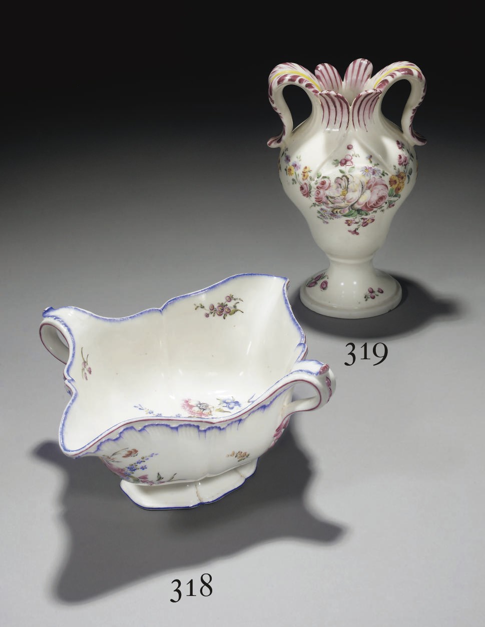 VASE EN PORCELAINE TENDRE DE MENNECY DU XVIIIEME SIECLE